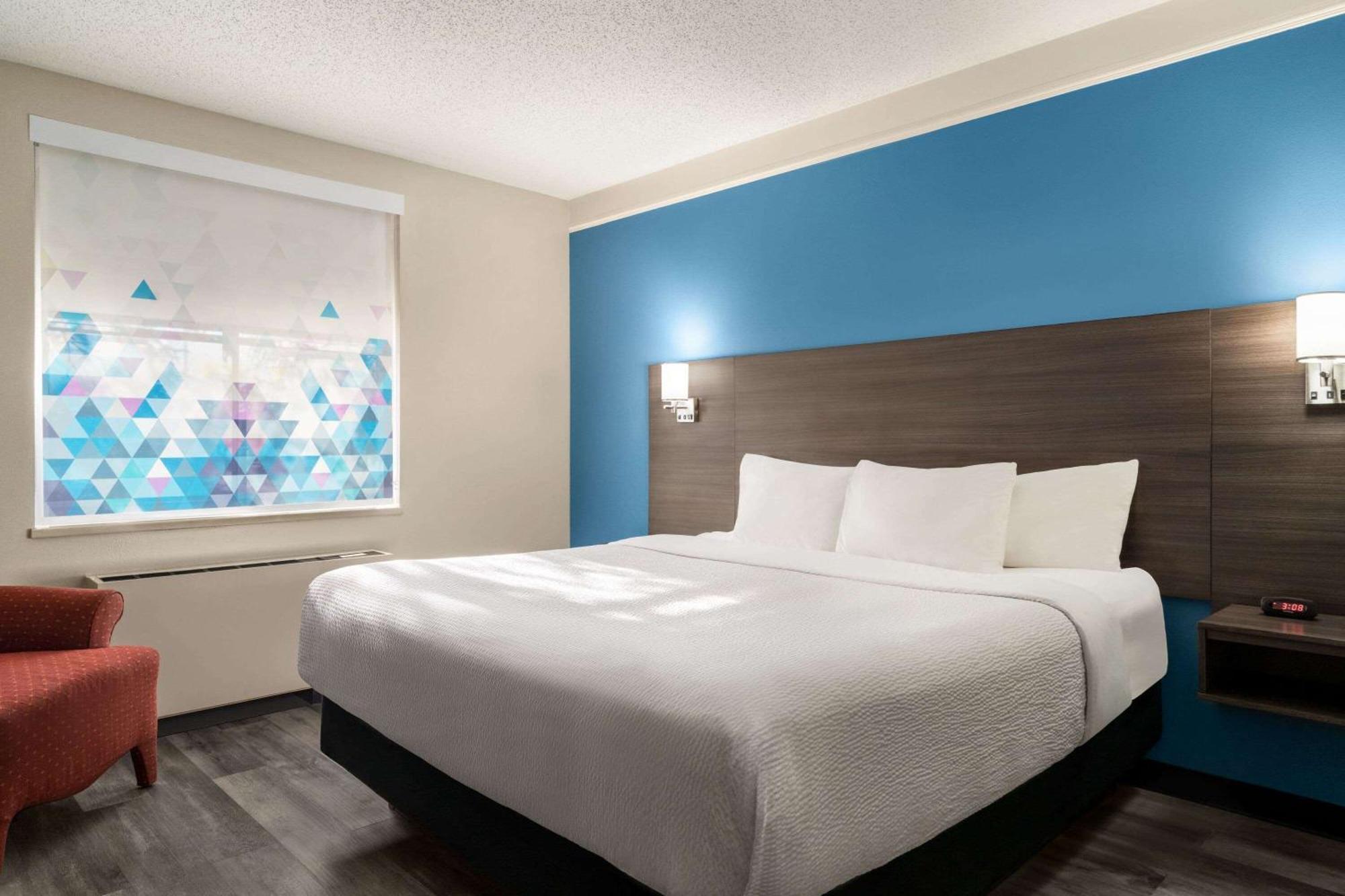 La Quinta By Wyndham Madison American Center Exterior photo