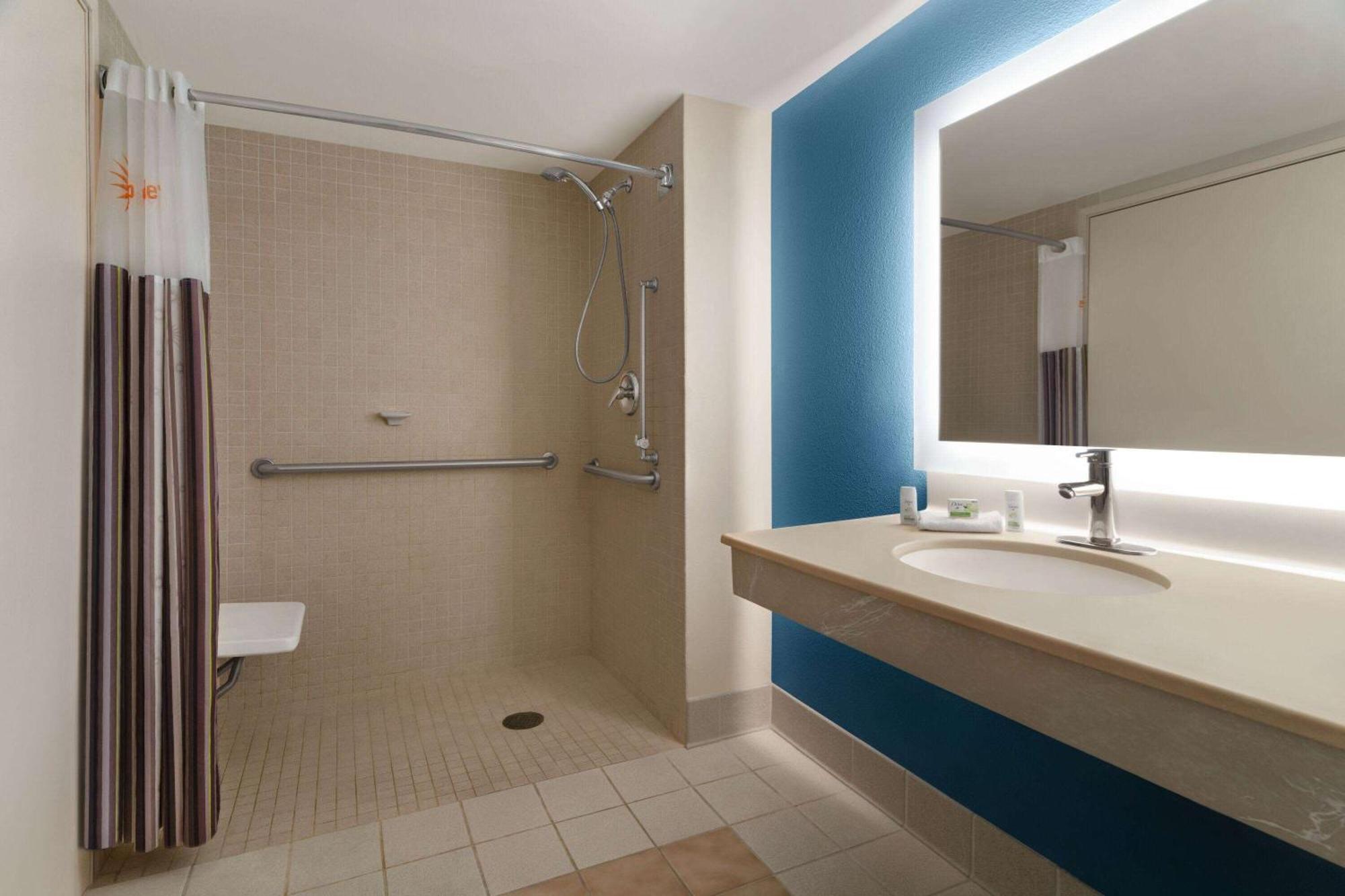 La Quinta By Wyndham Madison American Center Exterior photo