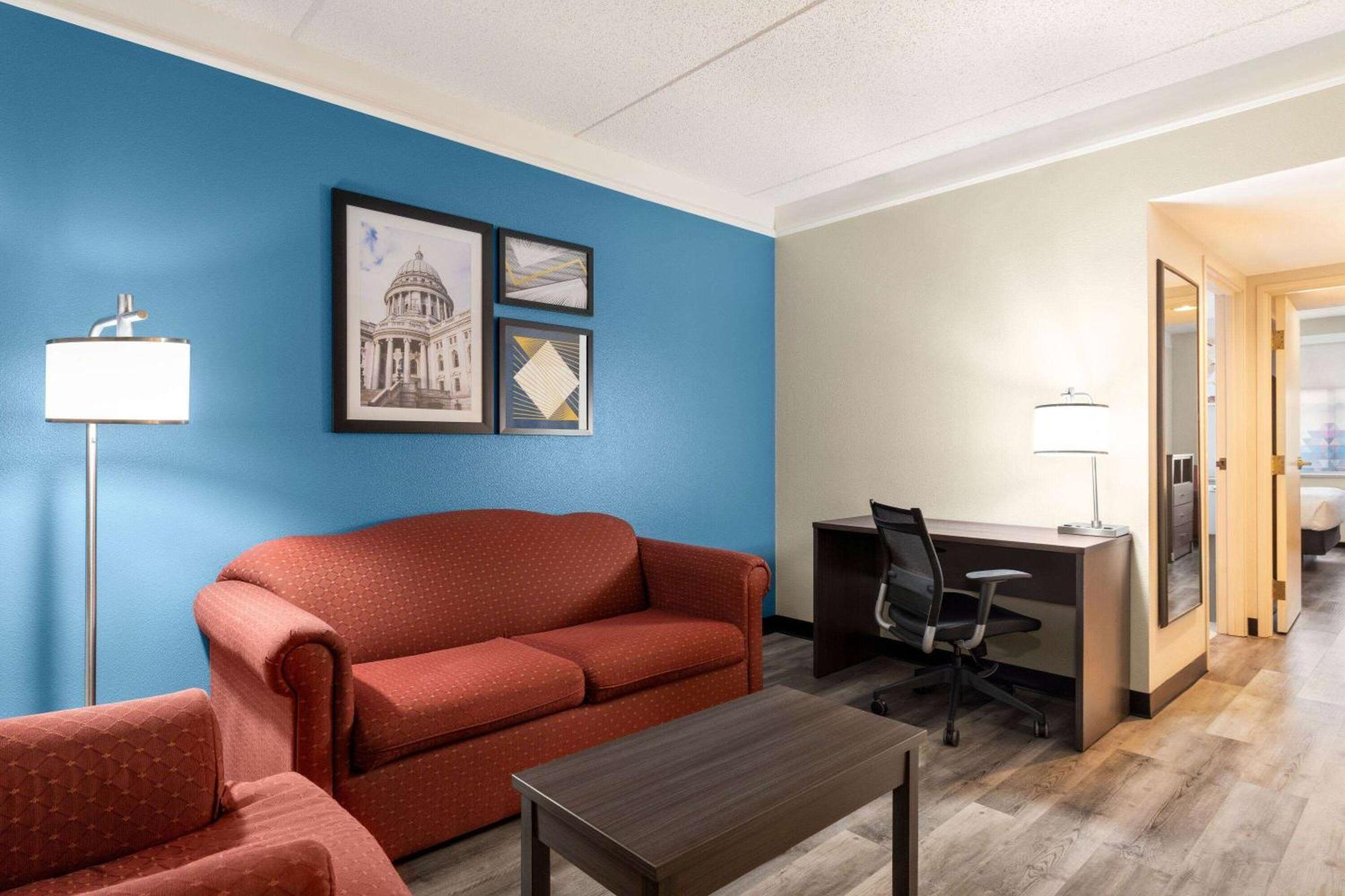 La Quinta By Wyndham Madison American Center Exterior photo