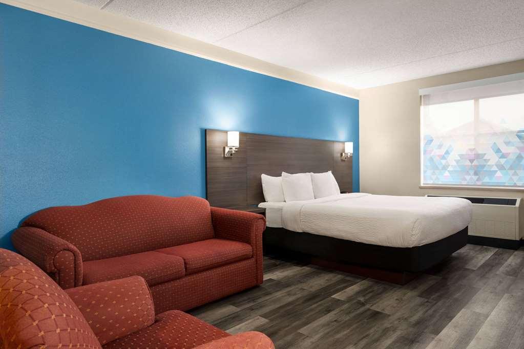 La Quinta By Wyndham Madison American Center Room photo