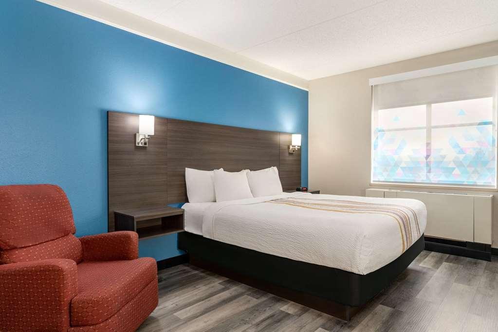 La Quinta By Wyndham Madison American Center Room photo